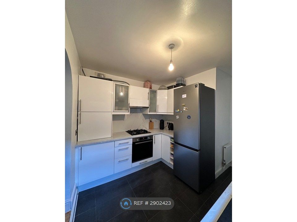 Property photo 3 of 11 Kitchen