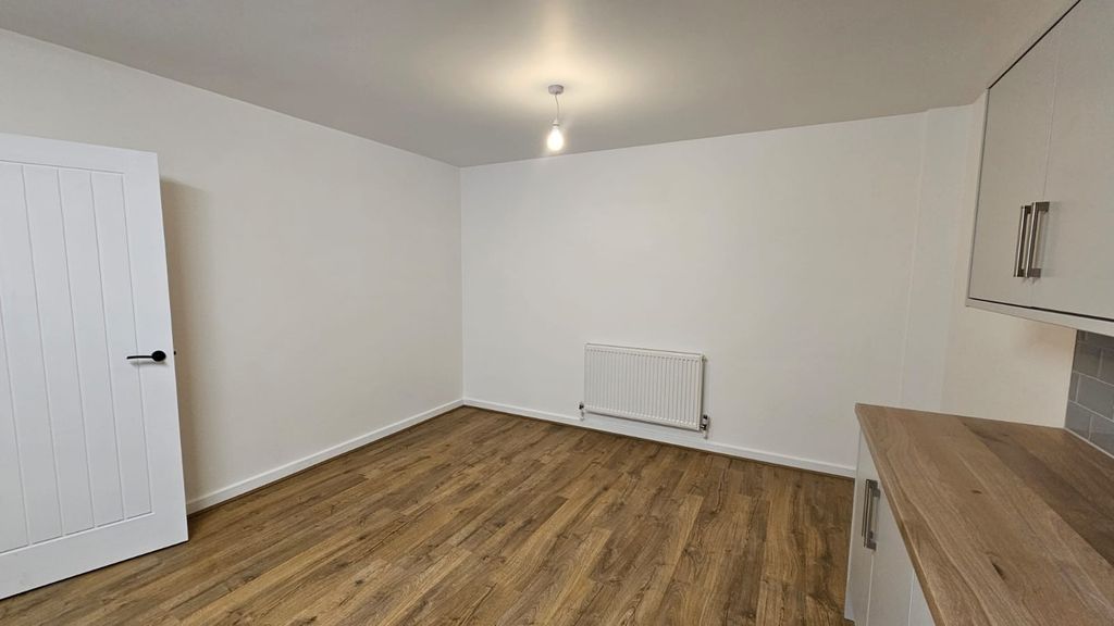 Property photo 3 of 9 1