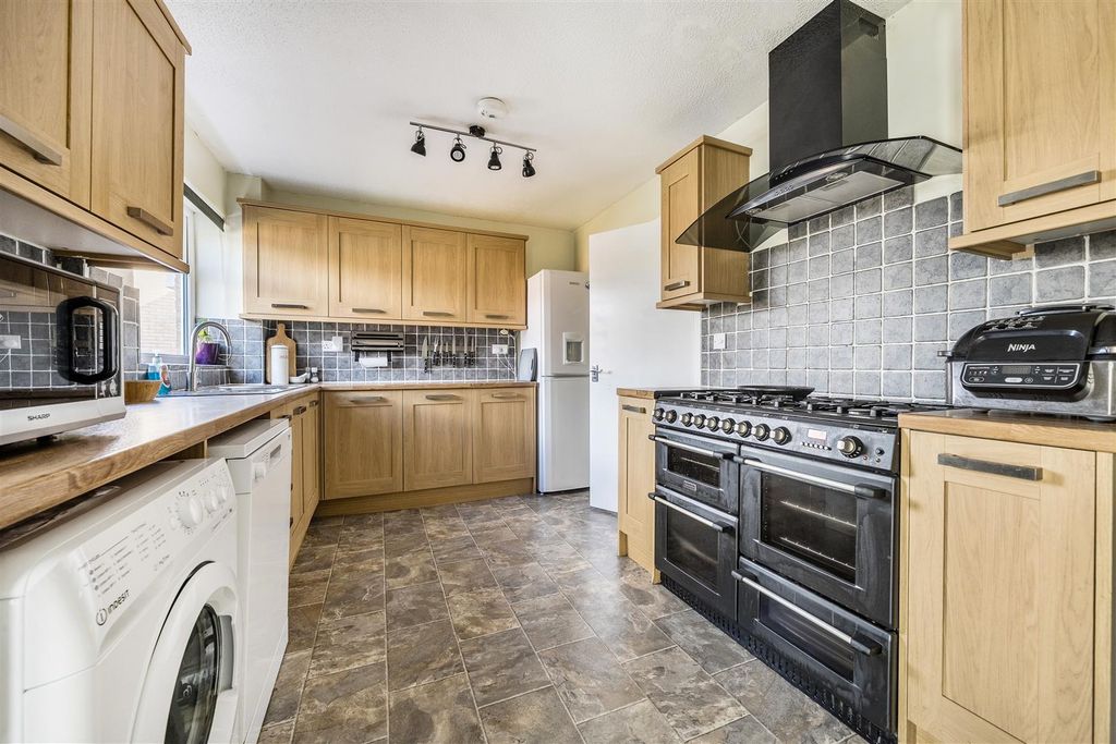 Property photo 3 of 18 Kitchen/Diner