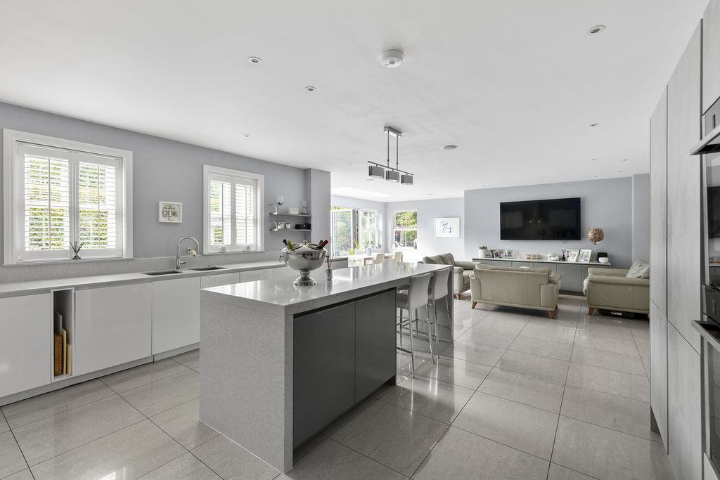 Property photo 3 of 47