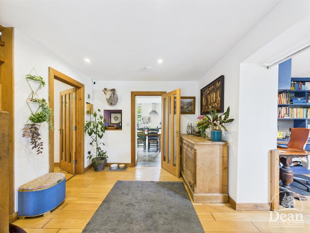 Property photo 2 of 21