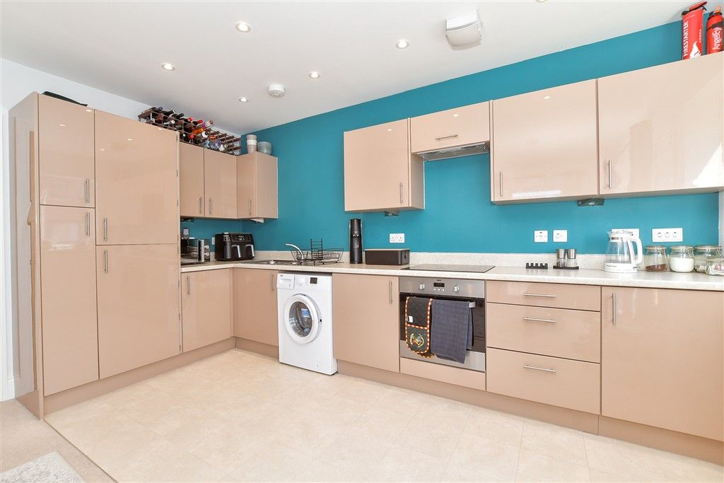 Property photo 2 of 10 Lounge/ Kitchen