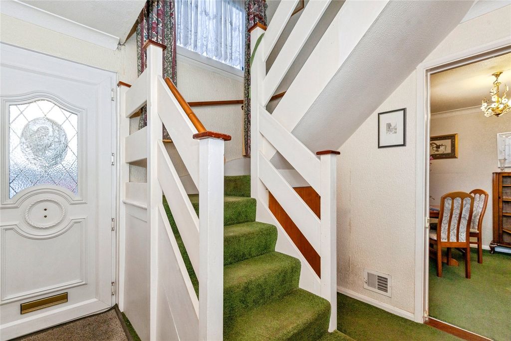 Property photo 2 of 19 Entrance Hall