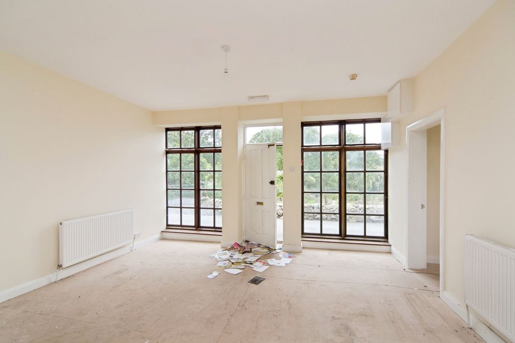 Property photo 2 of 17 Photo