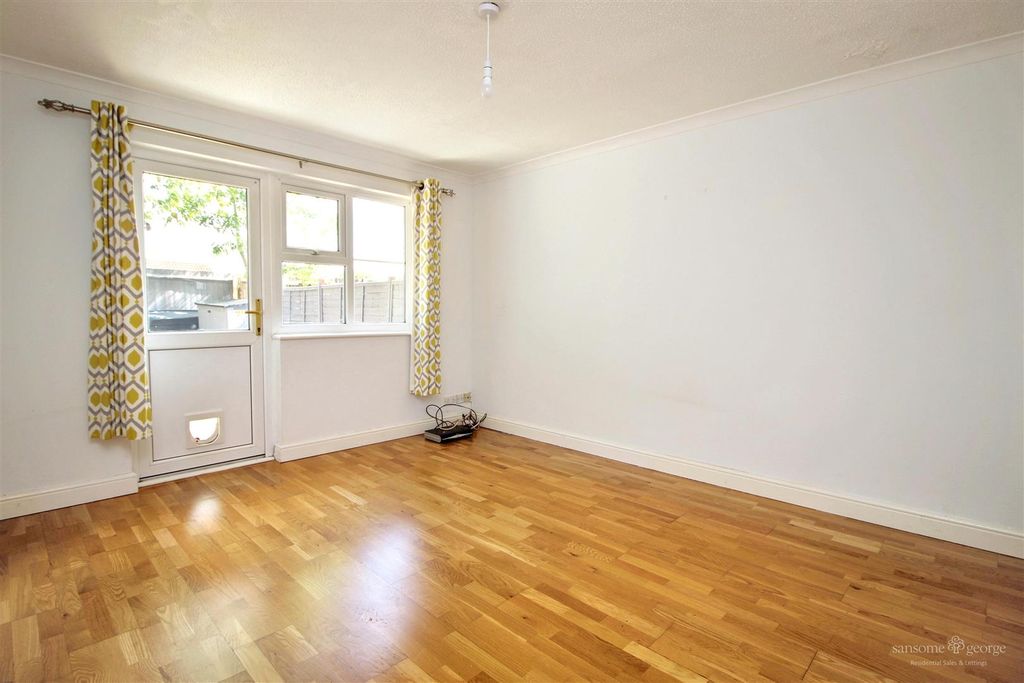 Property photo 3 of 16 Living Room