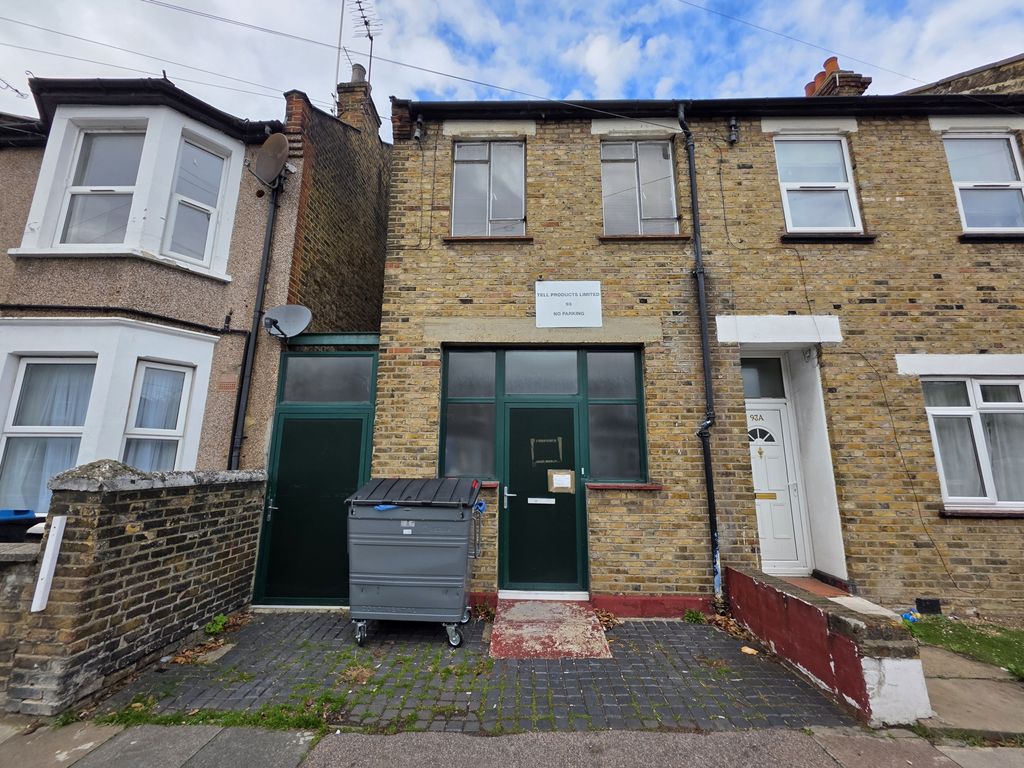 Property photo 1 of 31 Photo 30