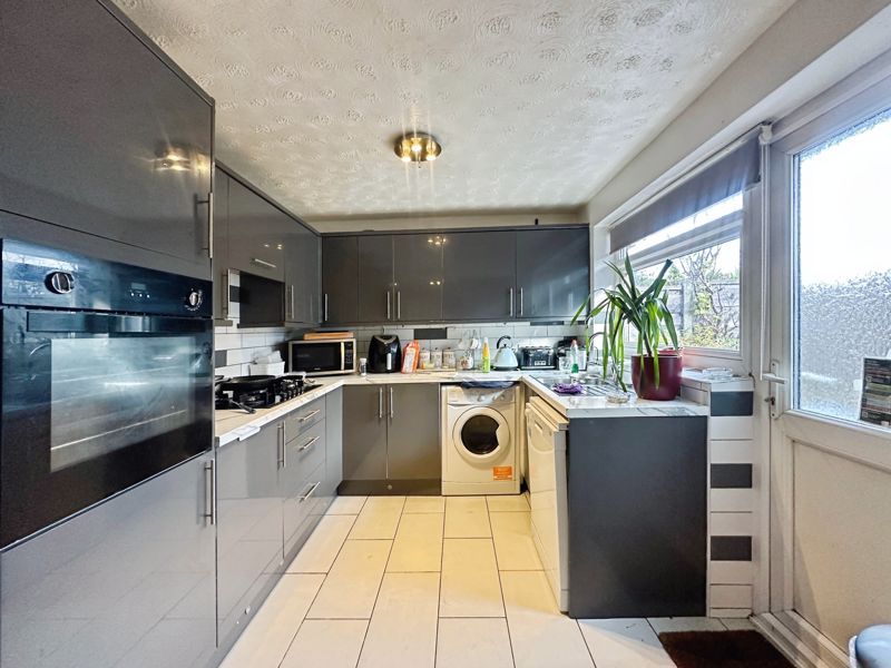 Property photo 3 of 14 Kitchen