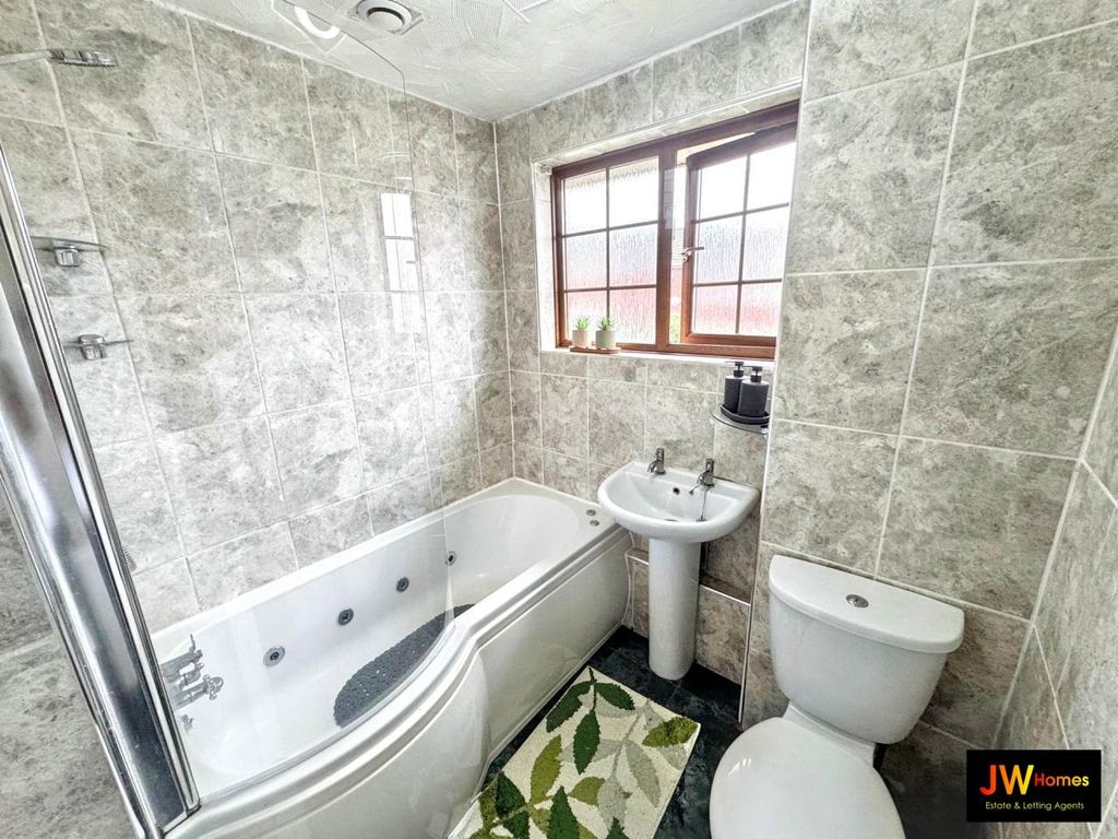 Property photo 3 of 14 Bathroom (8)