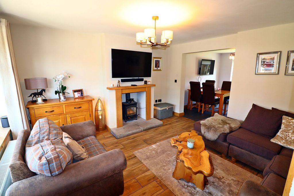 Property photo 2 of 27 Living Room