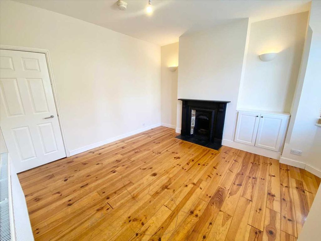 Property photo 2 of 28