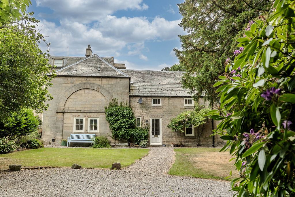 Property photo 1 of 41