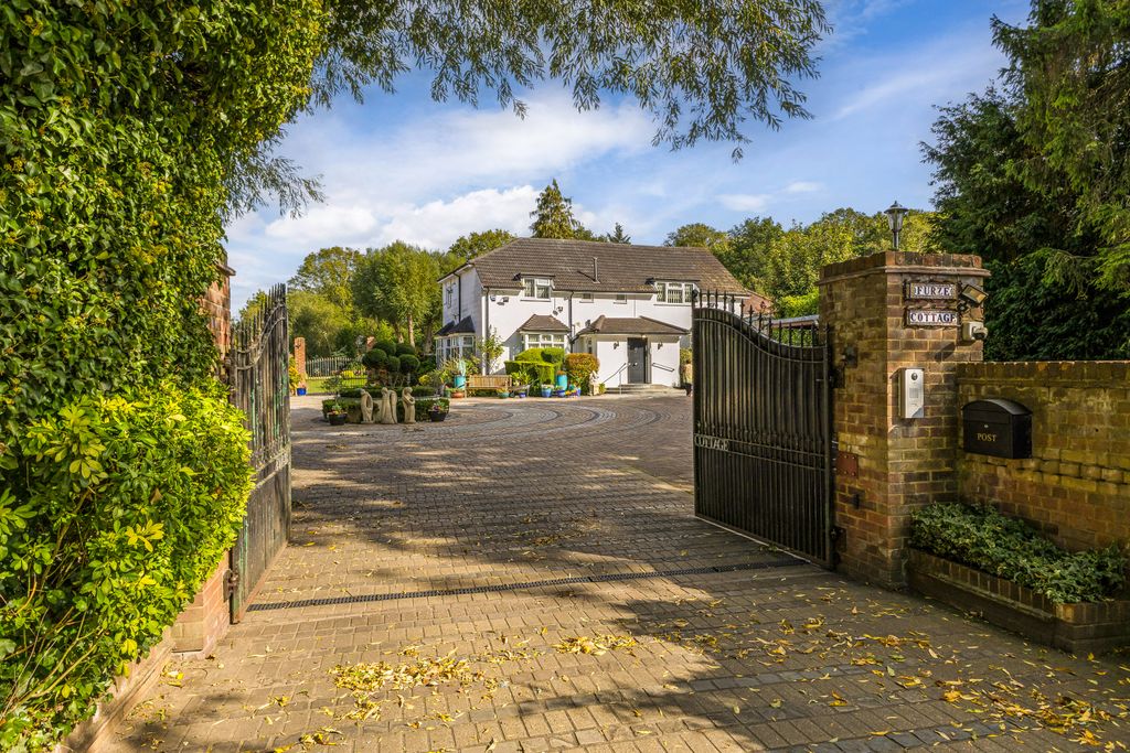 Property photo 1 of 35