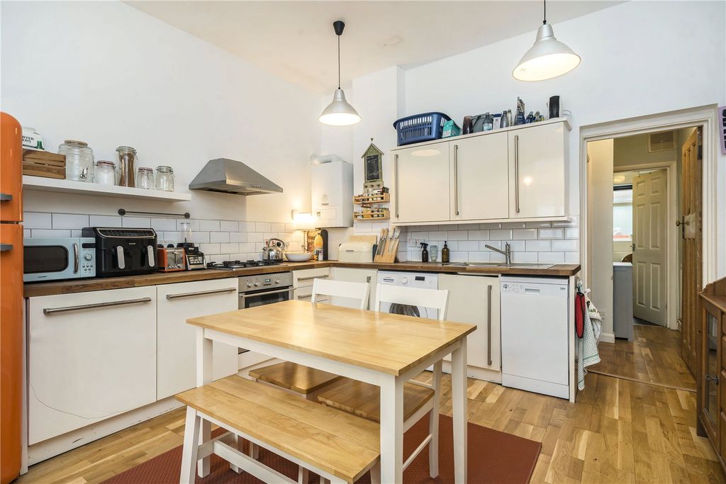 Property photo 2 of 6 Picture No. 13