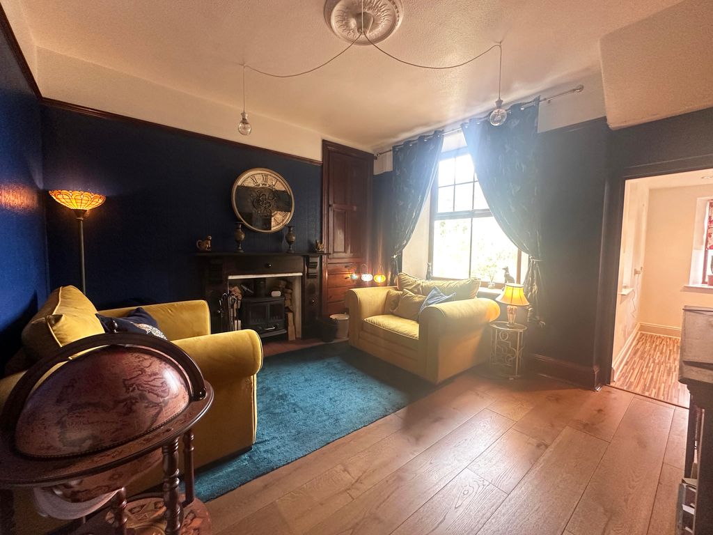 Property photo 2 of 28