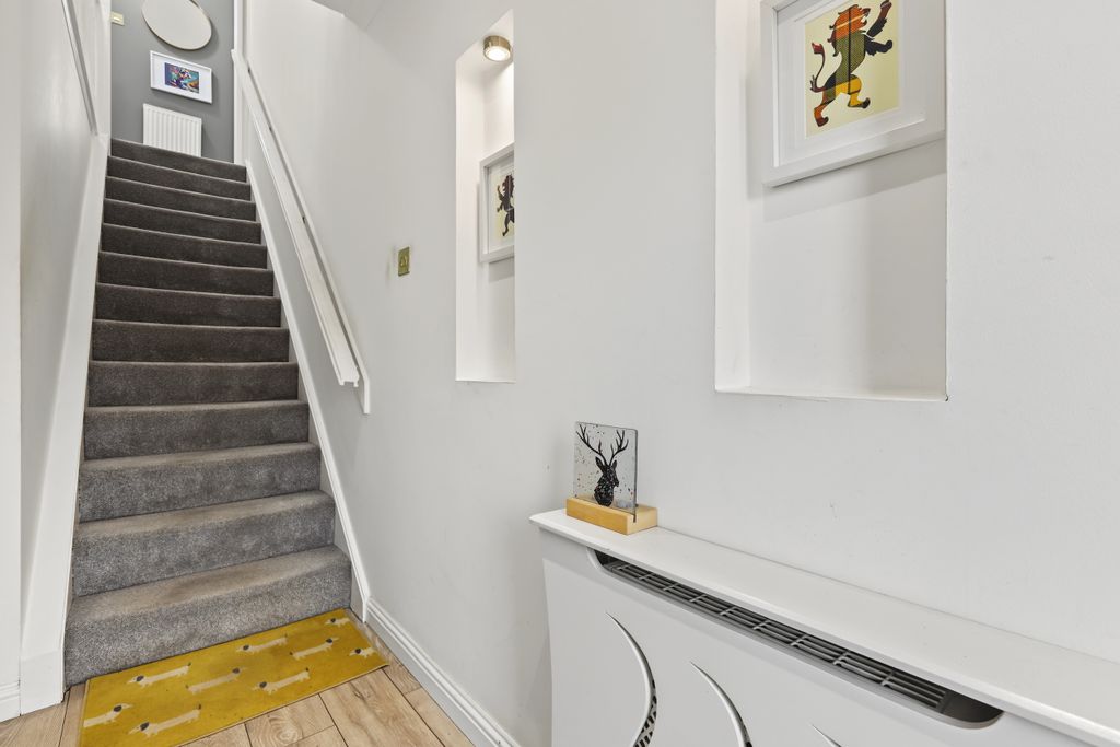 Property photo 2 of 33