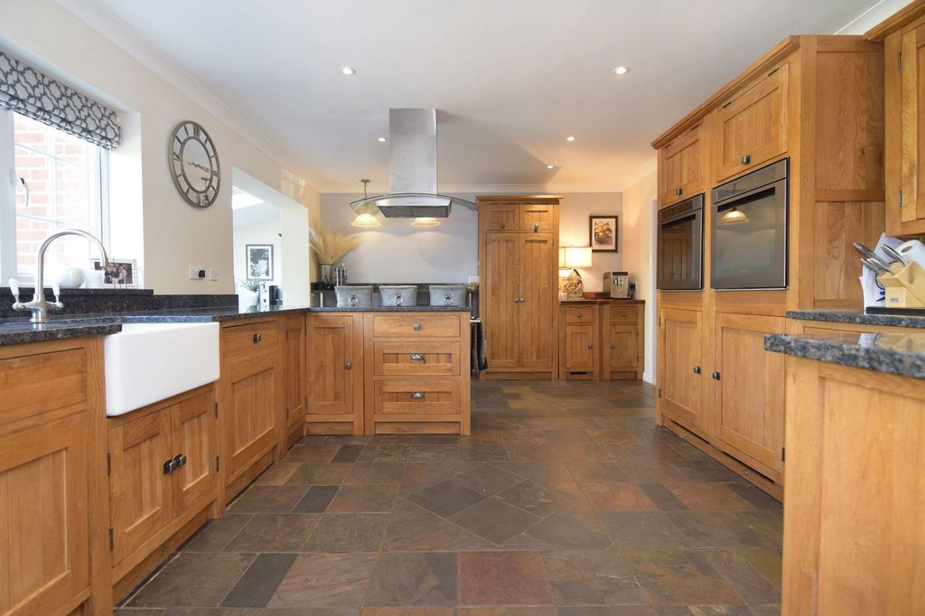 Property photo 2 of 27