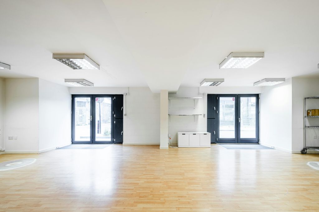 Property photo 1 of 13 Waterson St 8 - 9.Jpg