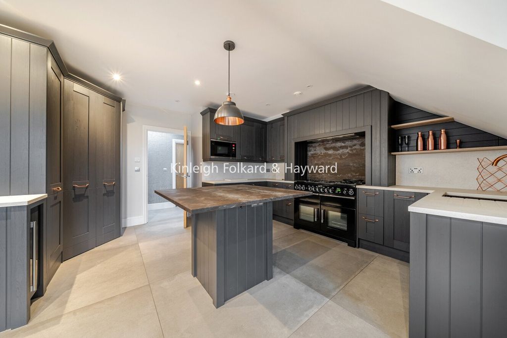 Property photo 2 of 14 Picture No. 10