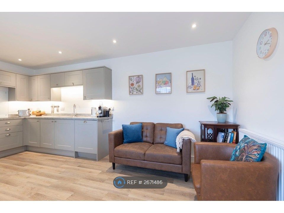 Property photo 2 of 25