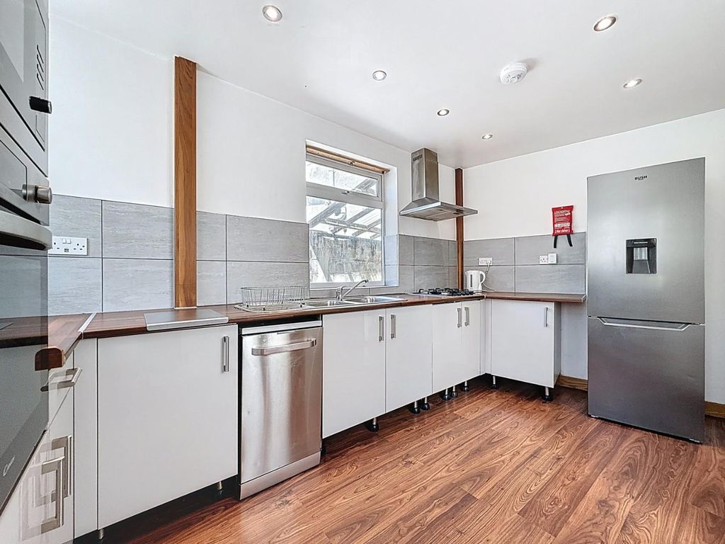 Property photo 2 of 24 Kitchen