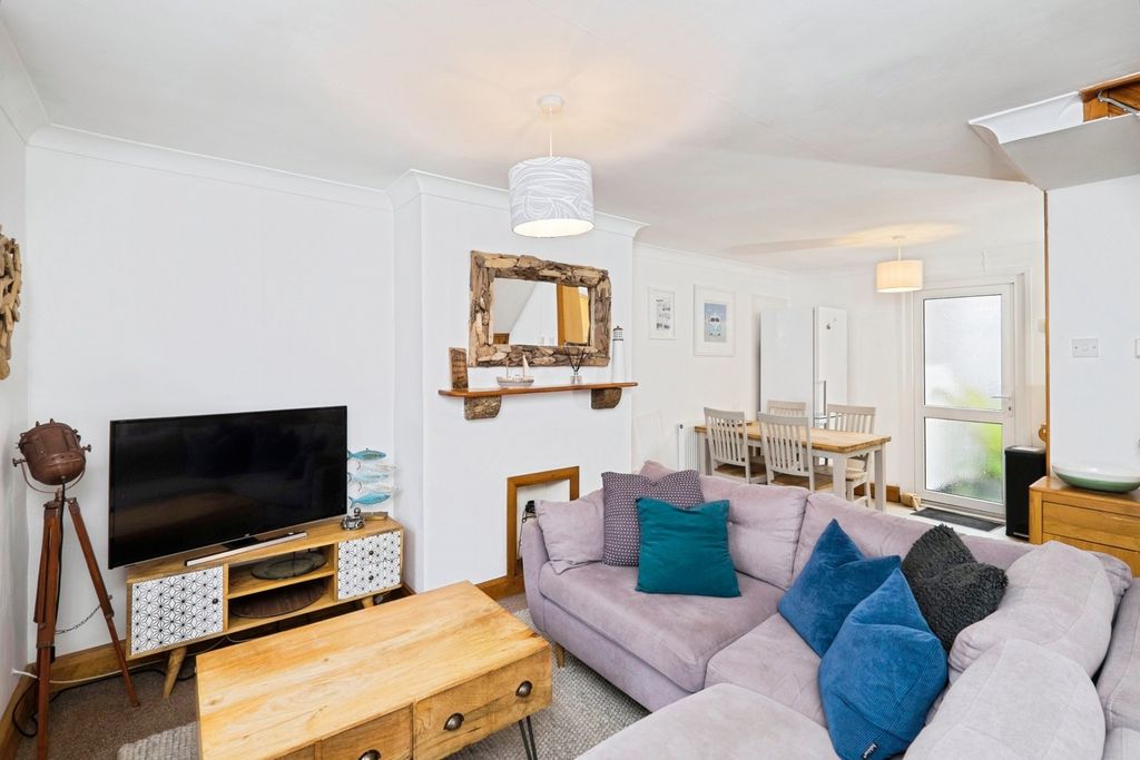 Property photo 3 of 20 Living Room