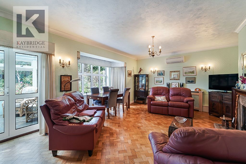 Property photo 3 of 19 Kingsmead Avenue, Worcester Park - Kt4 8Xb