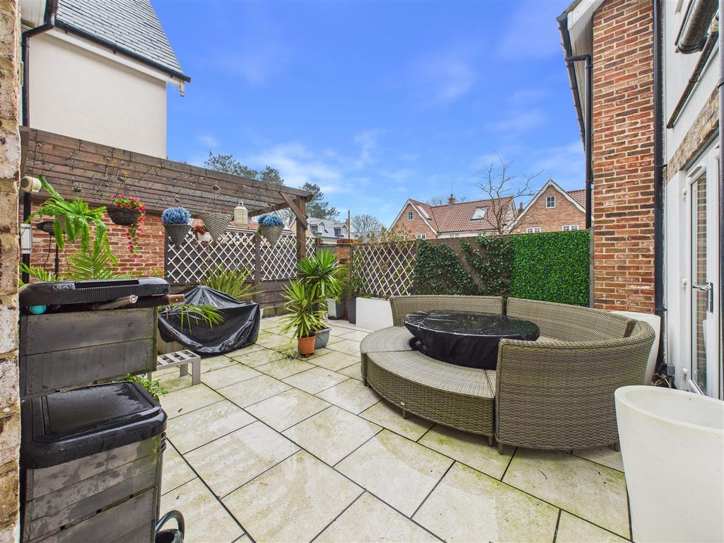 Property photo 3 of 21 Outside