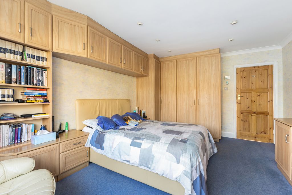 Property photo 2 of 27