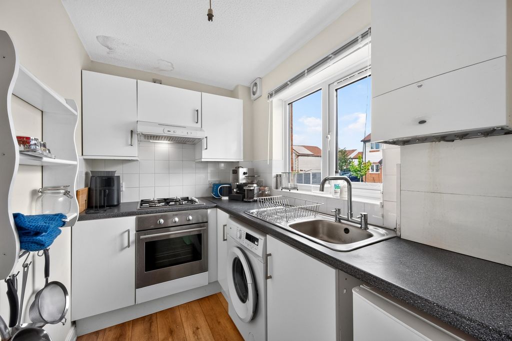 Property photo 2 of 11 Kitchen