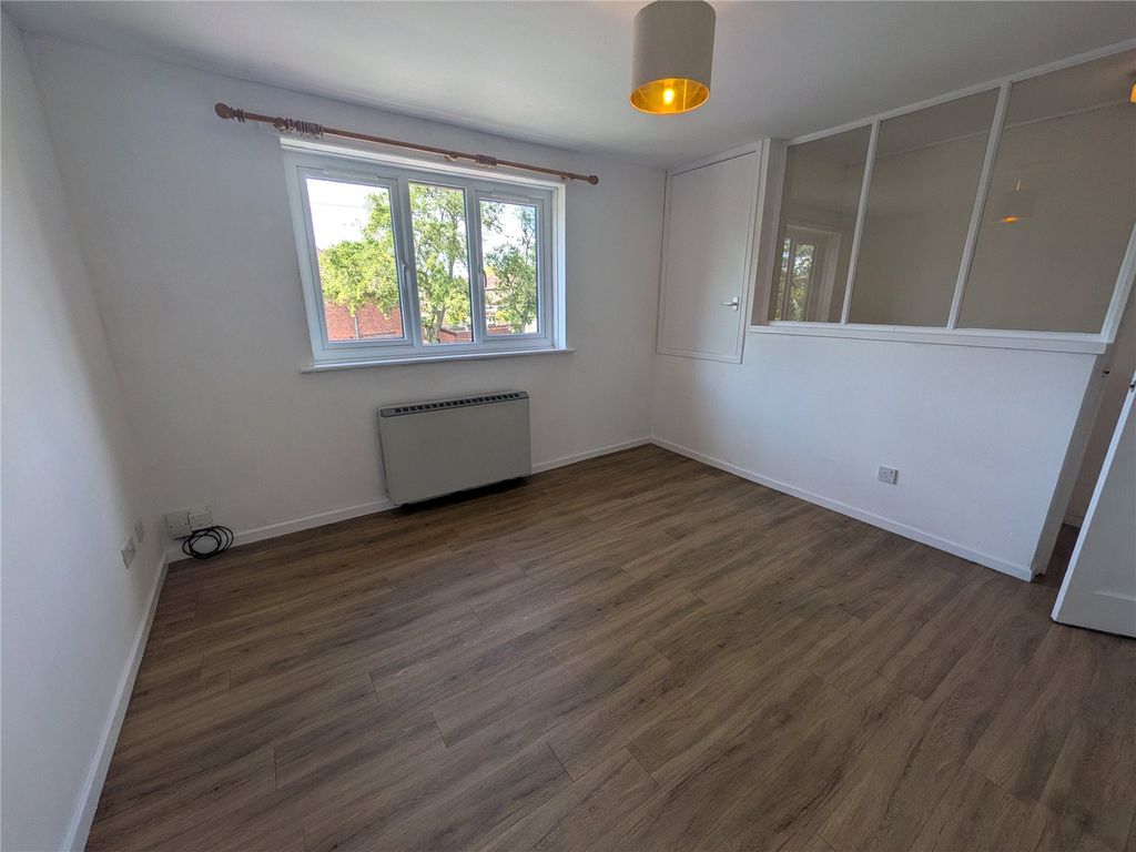 Property photo 3 of 8 Lounge