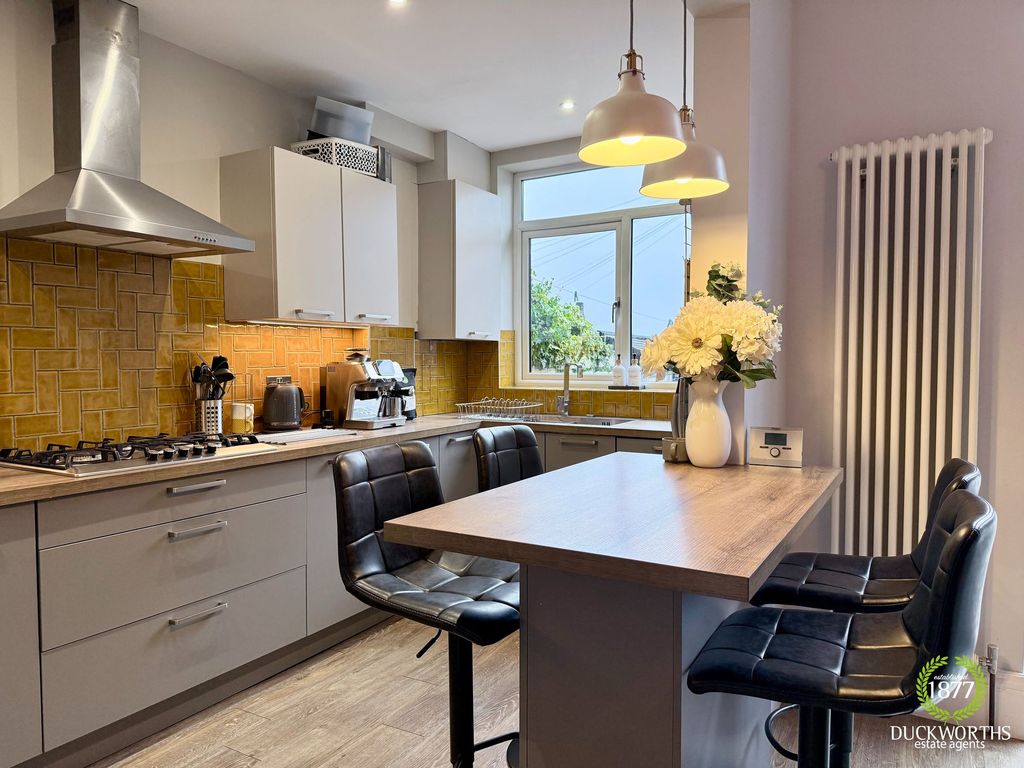 Property photo 2 of 37