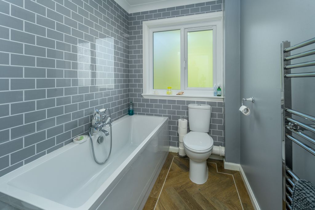 Property photo 3 of 28 Bath-1