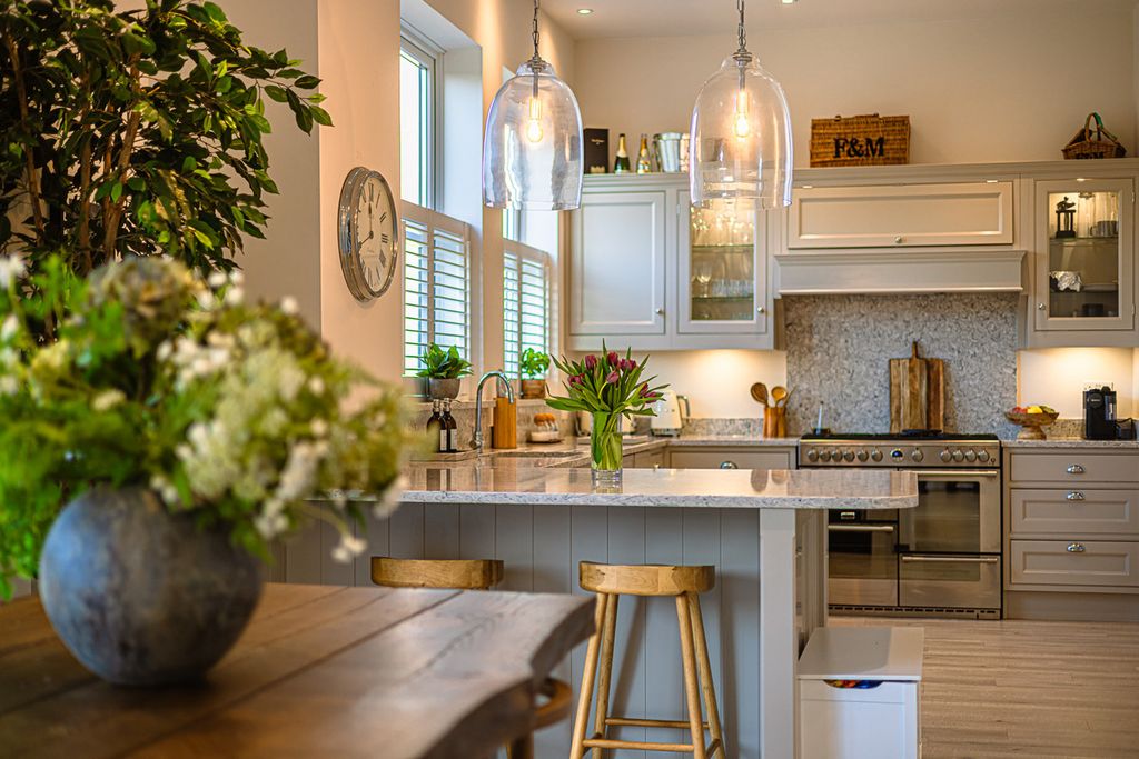 Property photo 3 of 41