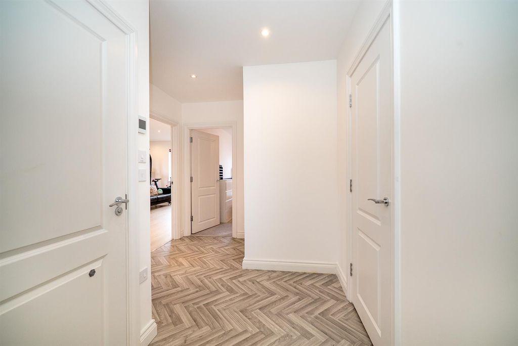 Property photo 2 of 15 Hallway