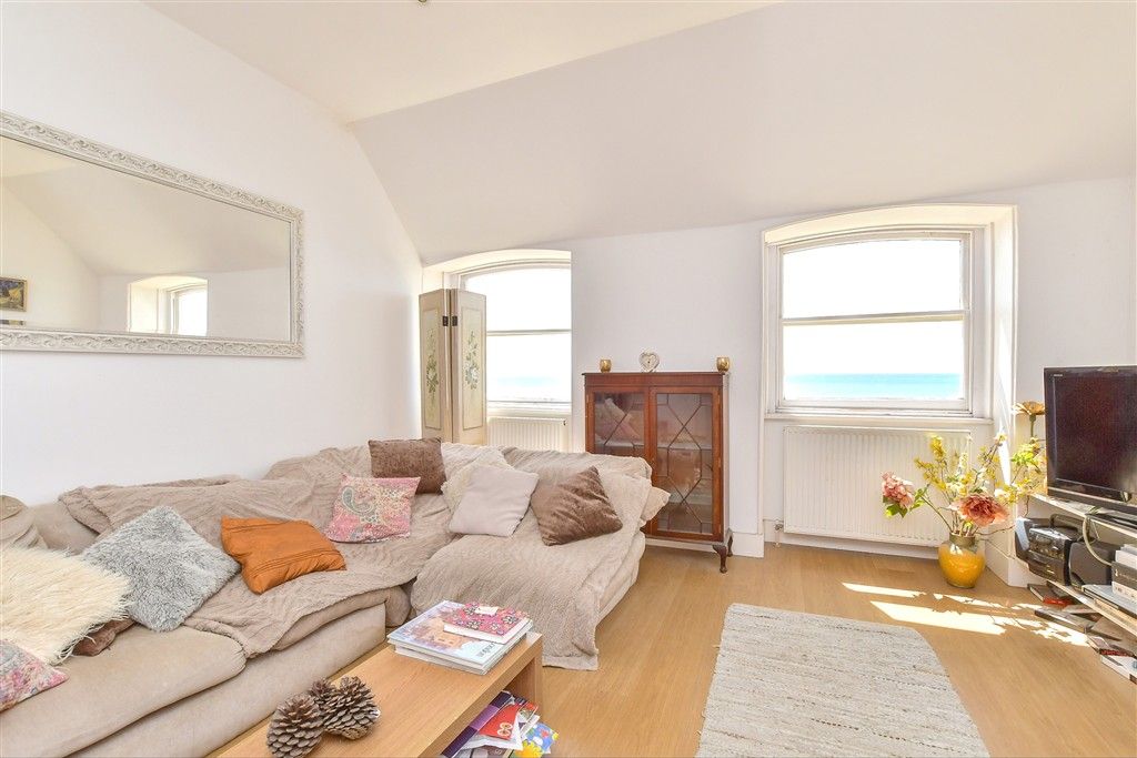 Property photo 2 of 12 Lounge/ Kitchen