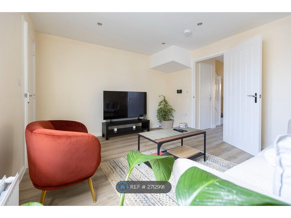 Property photo 1 of 35 Living Room