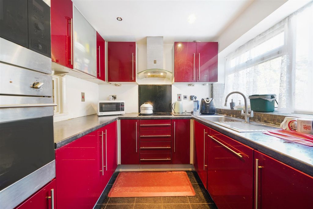 Property photo 1 of 12 Kitchen