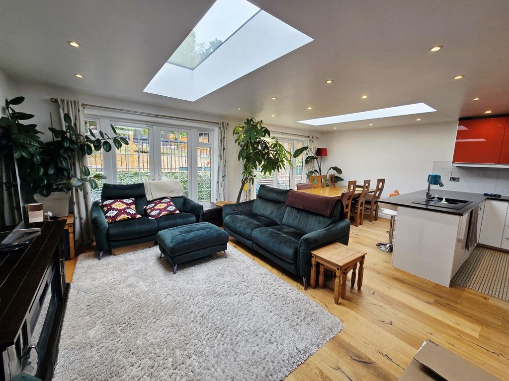 Property photo 2 of 16 Image