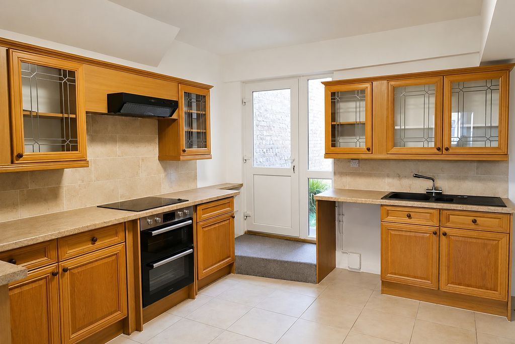 Property photo 3 of 7 Kitchen