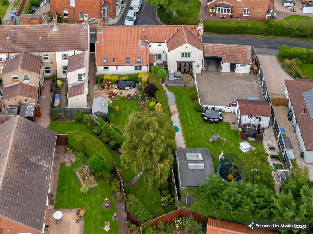 Property photo 2 of 37