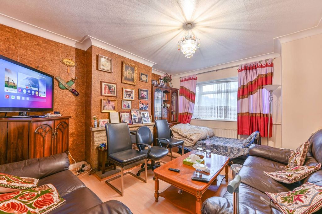 Property photo 2 of 11