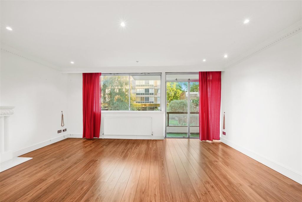 Property photo 3 of 12 21 The Quadrangle - Vdny9Emq7Qytdhgbik02.Jpg