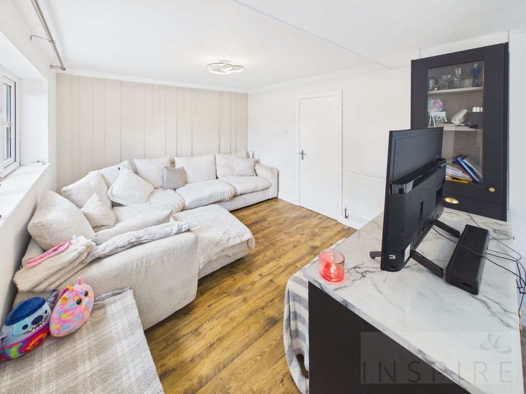 Property photo 2 of 33