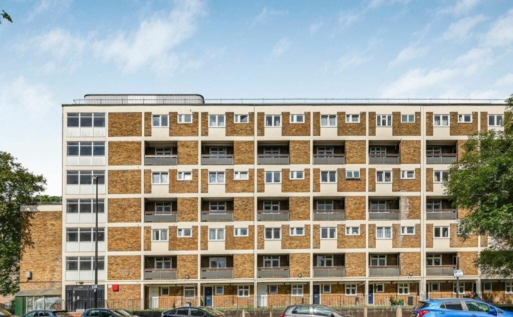 Property photo 1 of 7 Studio Flat Ground Floor To Let On Cambridge Heath Road, E1