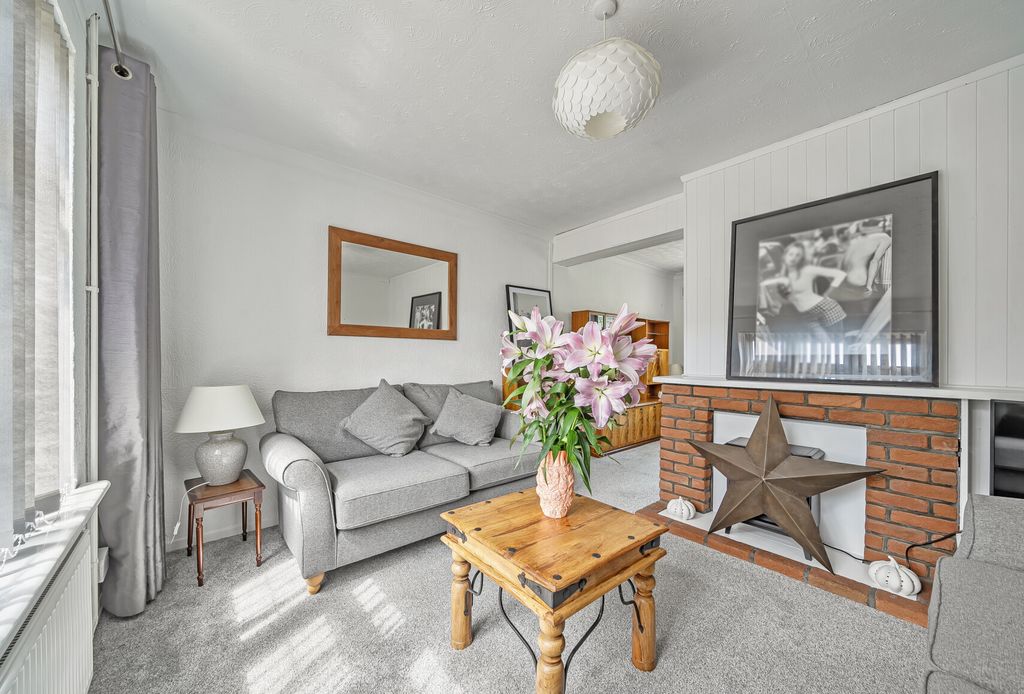 Property photo 1 of 11 1325373-15-688cd7...