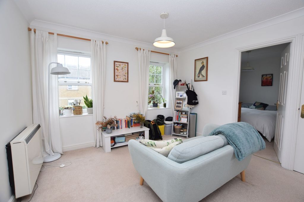 Property photo 2 of 8