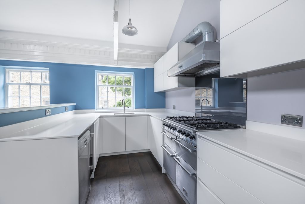 Property photo 3 of 15 Kitchen