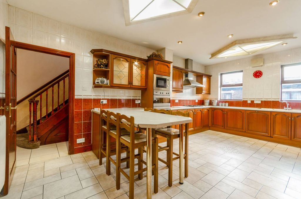 Property photo 3 of 22