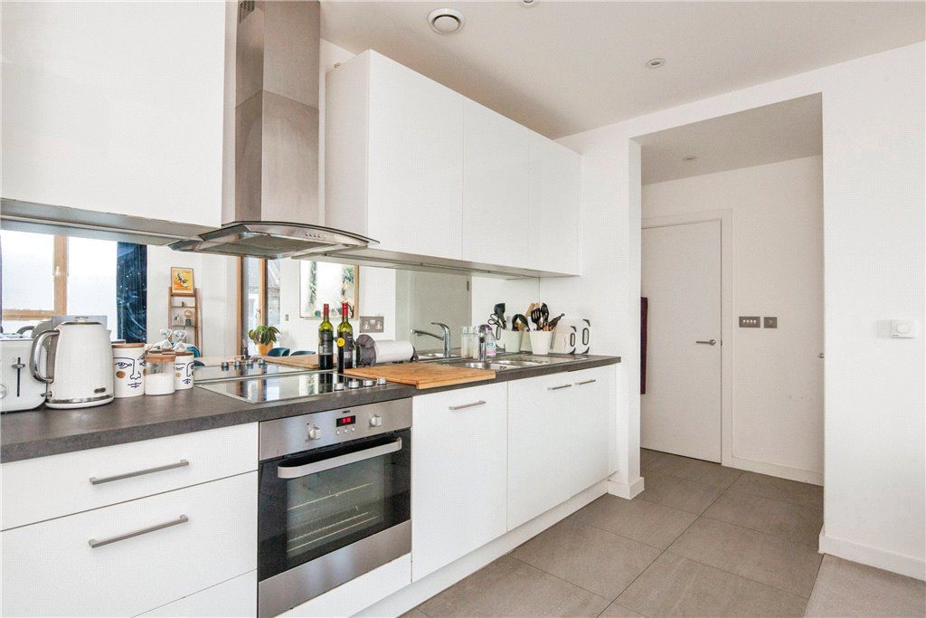 Property photo 3 of 17 Kitchen