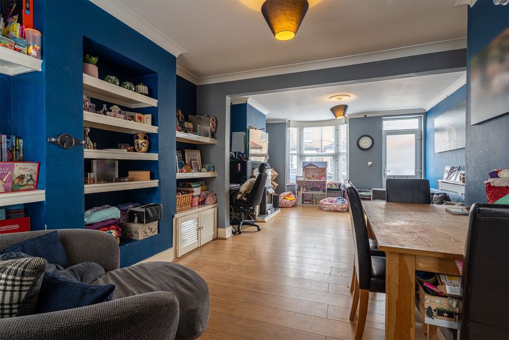 Property photo 3 of 16 5182864